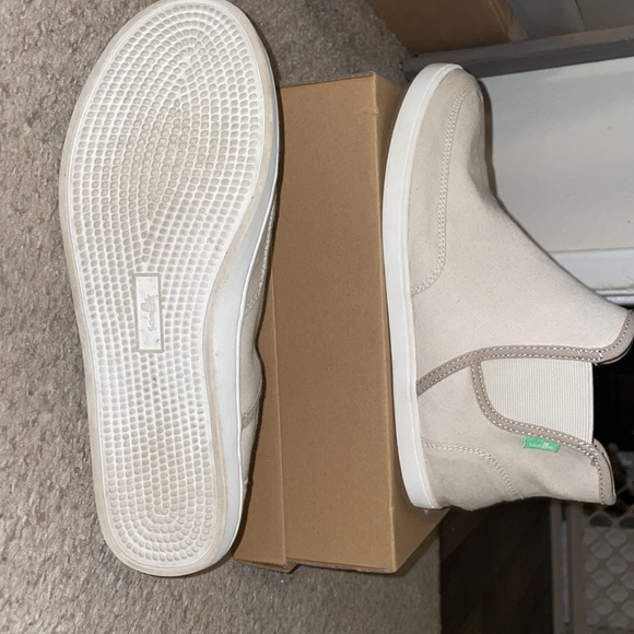 Gently Used Womens Canvas Shoes Sanuk - Picture 3 of 4